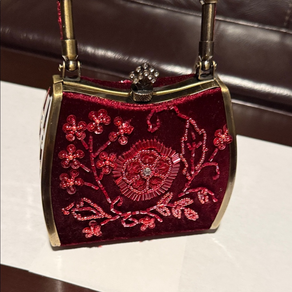Chic Red Embroidered Clutch - Picture 2 of 3